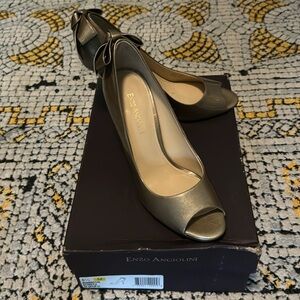 Enzo Angiolini, Gold, Size 8.5 M, worn once for wedding